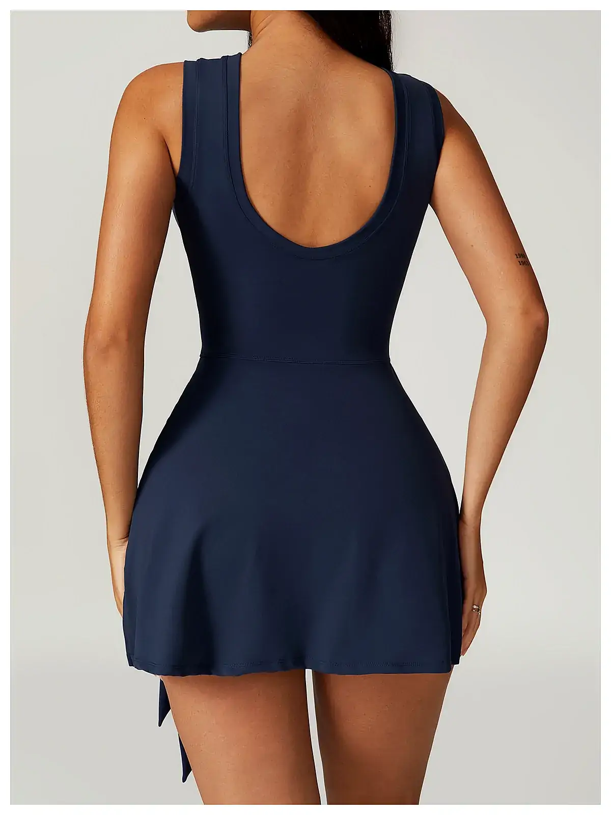 2-in-1 lined sports dress back seam construction