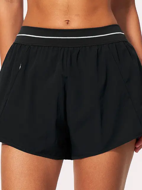 Brushed 2-in-1 yoga shorts in premium black front view