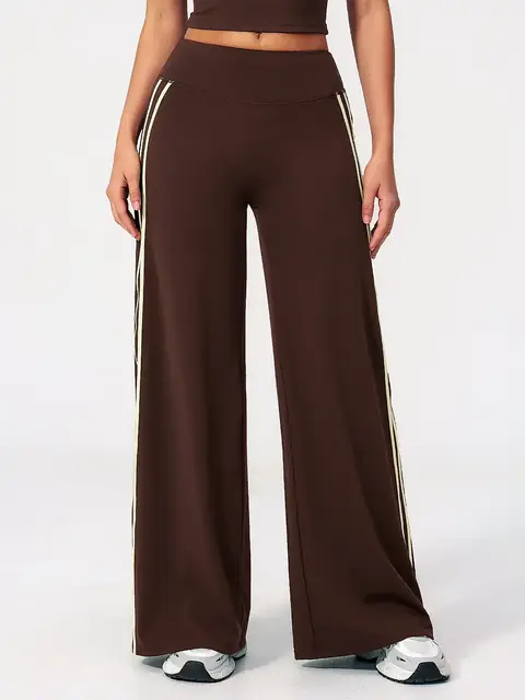 Colour-Block flare yoga leggings in chestnut front view