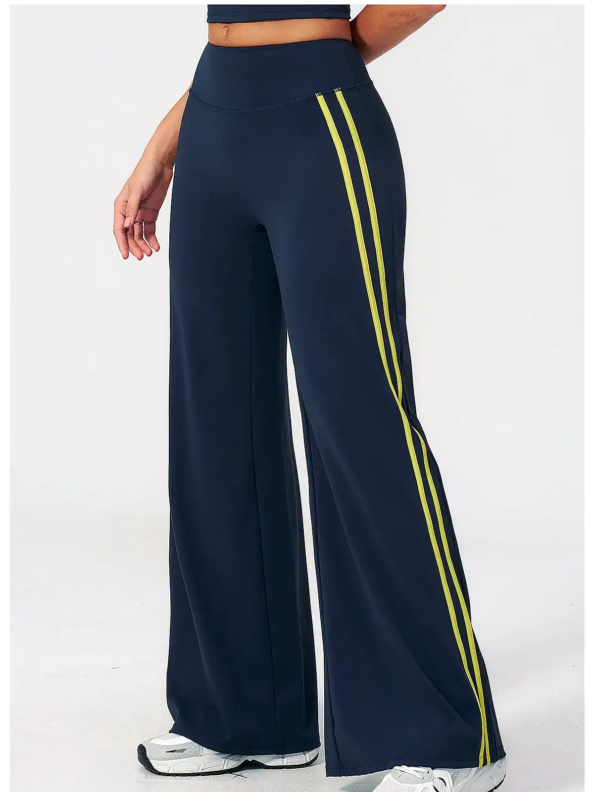 Waistband detail on Colour-Block flare yoga leggings