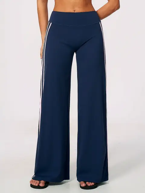 Colour-Block flare yoga leggings in midnight blue front view