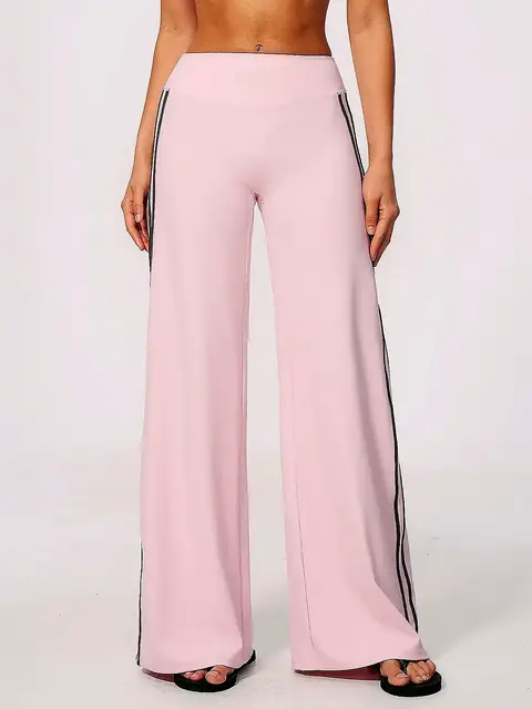 Colour-Block flare yoga leggings in mousse pink front view