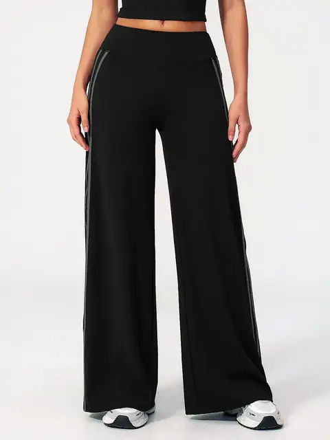 Colour-Block flare yoga leggings in premium black front view
