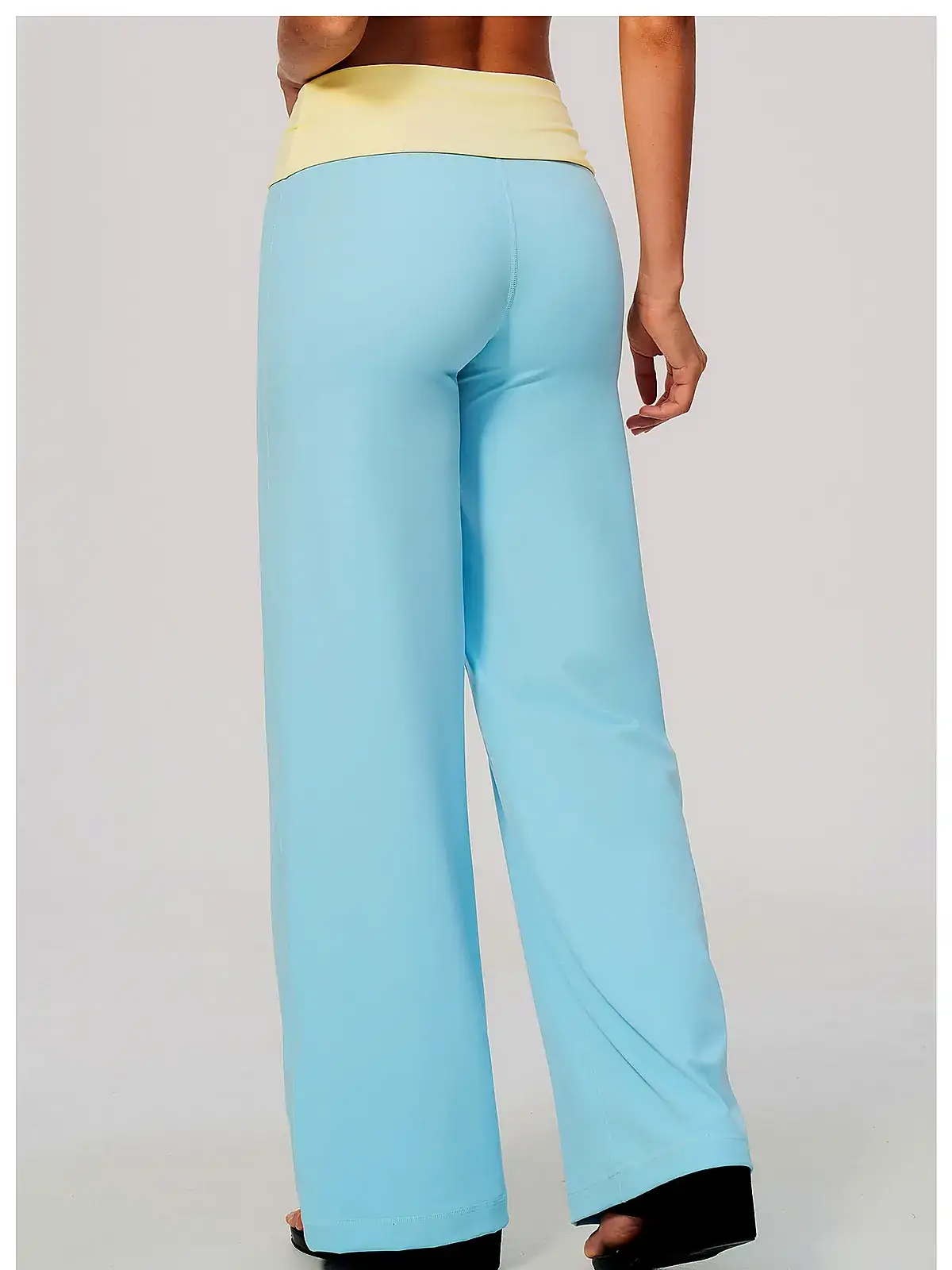 colour-block leggings back seam construction