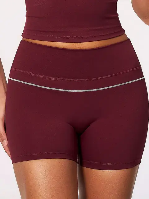 Colour-Block High-Waist yoga shorts in burgundy front view