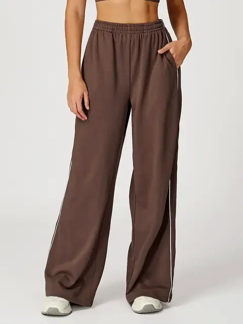 Colour-Block Straight-Leg sweatpants in dark chocolate front view