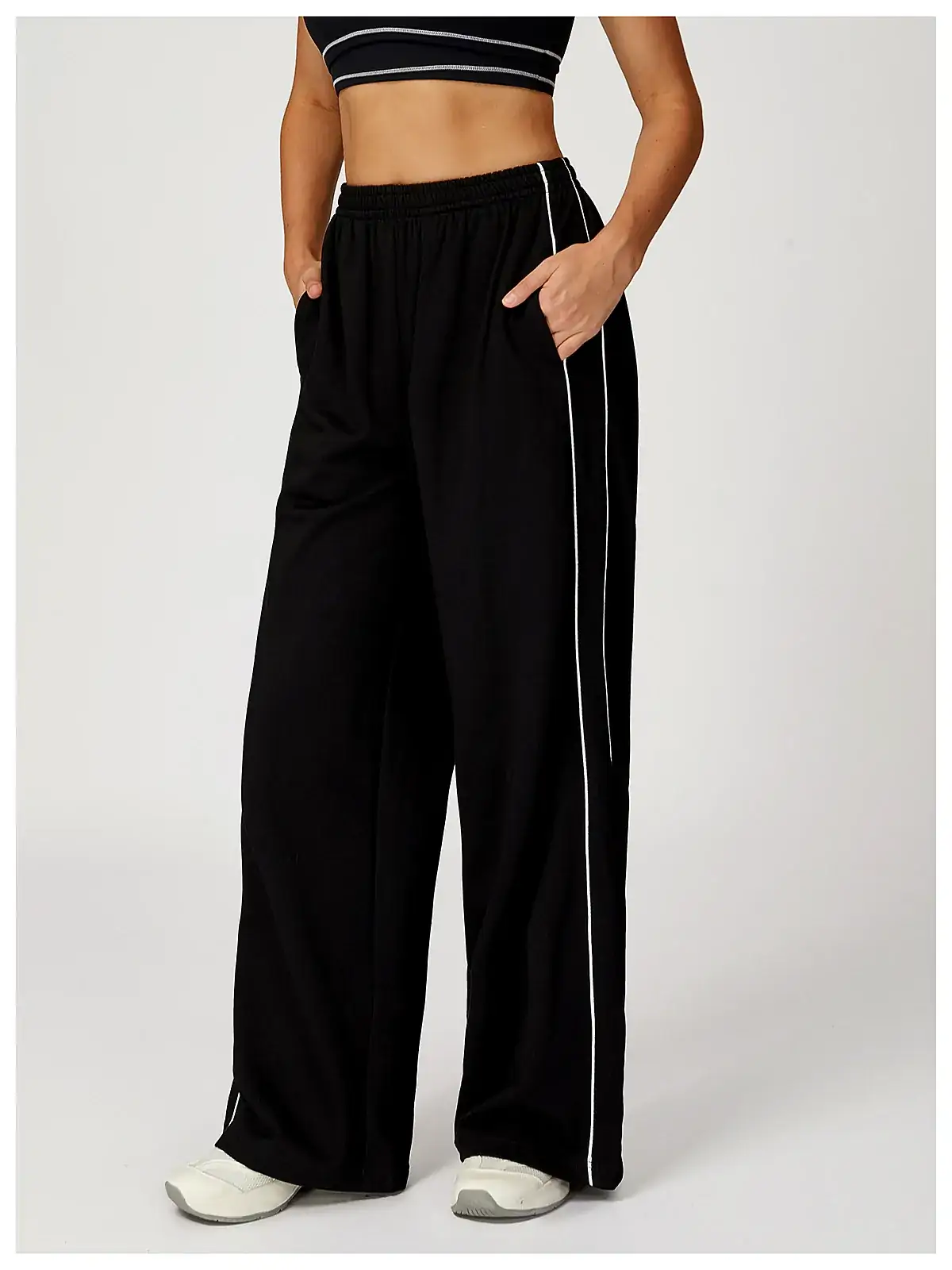 colour-block bottoms back seam construction