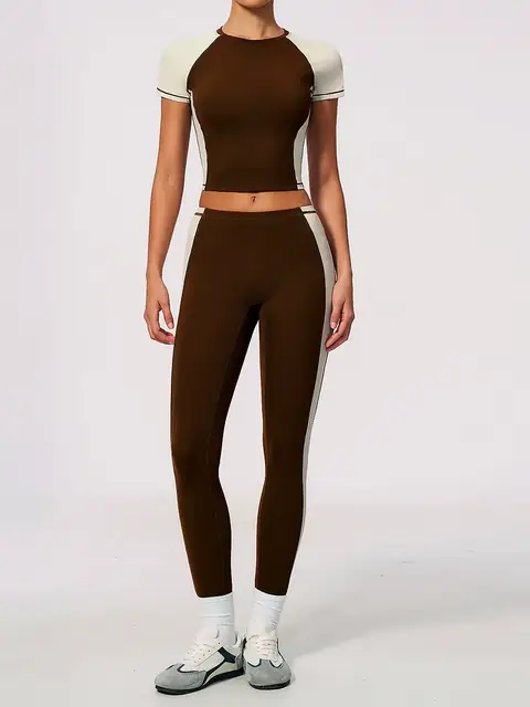 Crew-Tee High-Waist yoga set in mocha front view