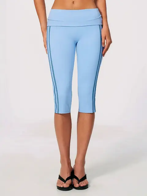 Fold-Waist Peach-Lift capri in heather grey front view