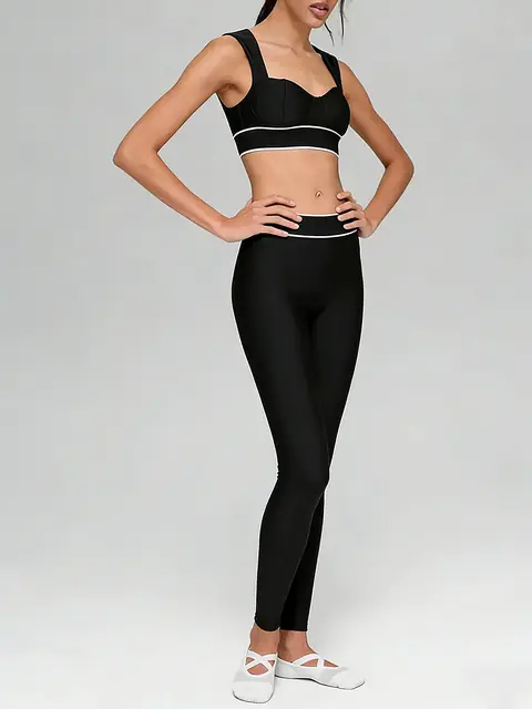 High-Intensity Colour-Block yoga set in tea brown front view