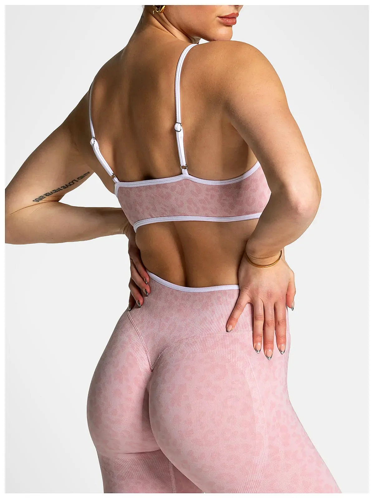 Leopard seamless sports bra back seam construction