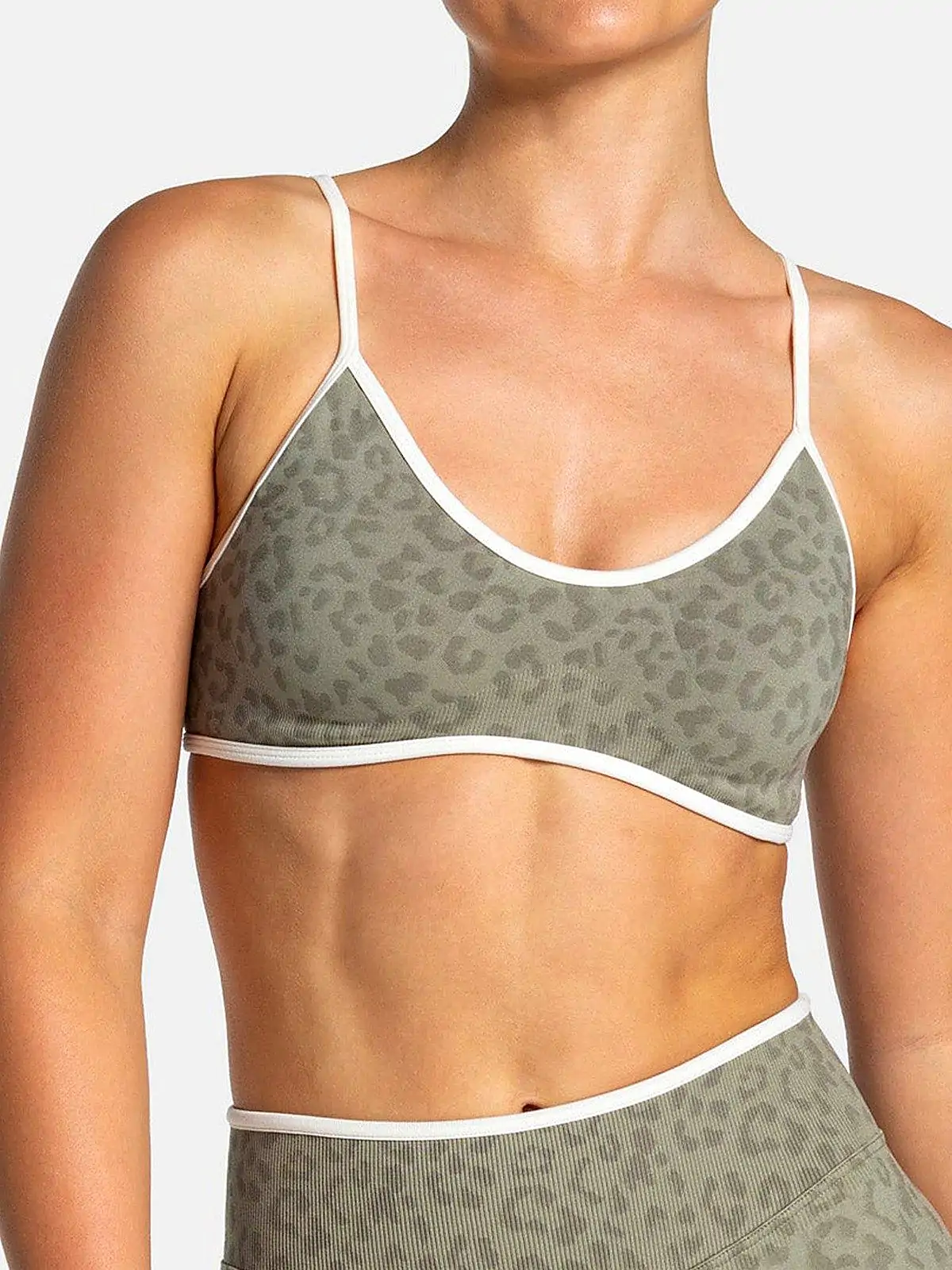 Leopard seamless sports bra in coffee brown front view — detail view 13