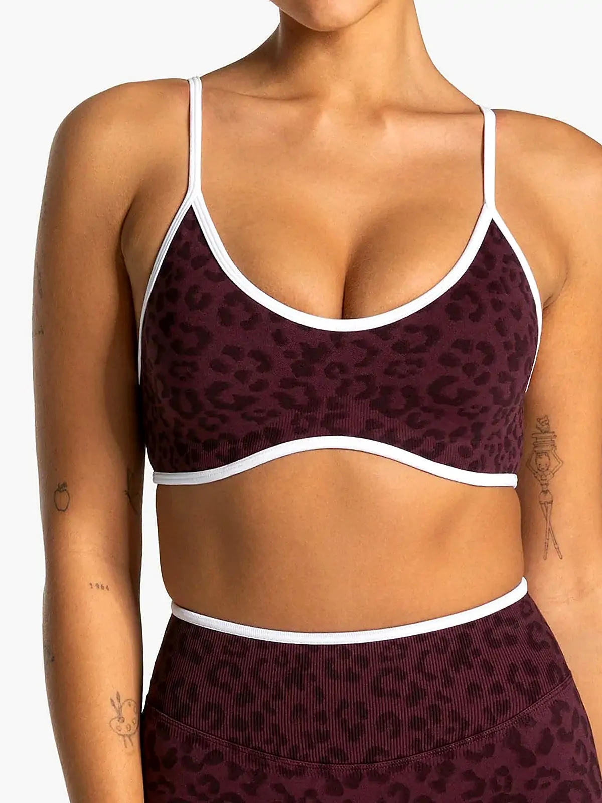 Leopard seamless sports bra in coffee brown front view — detail view 15