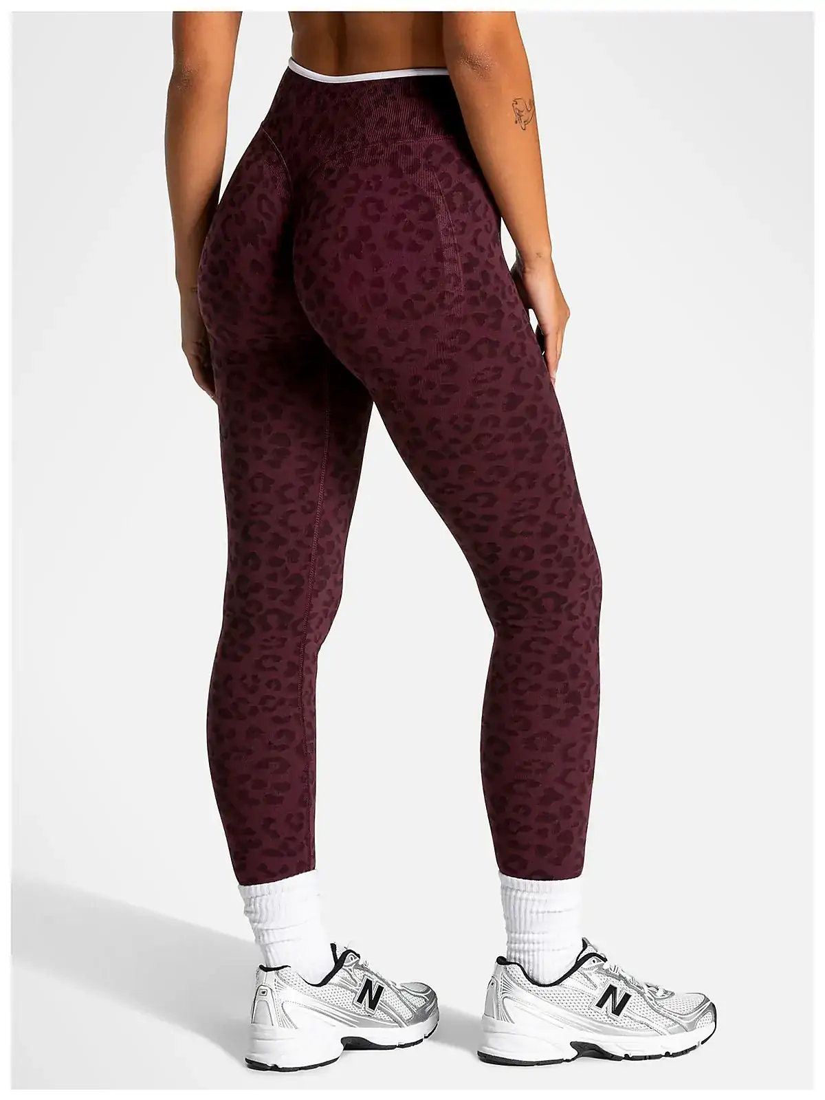 High-waist leggings back seam construction