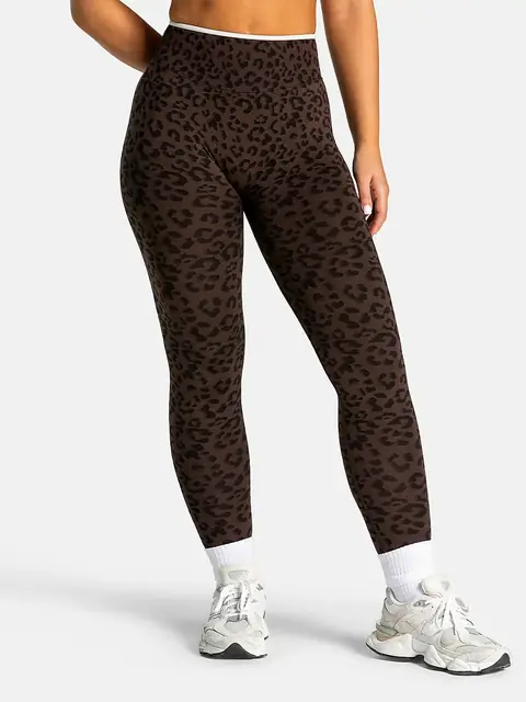 Leopard seamless High-Waist yoga leggings in leopard front view