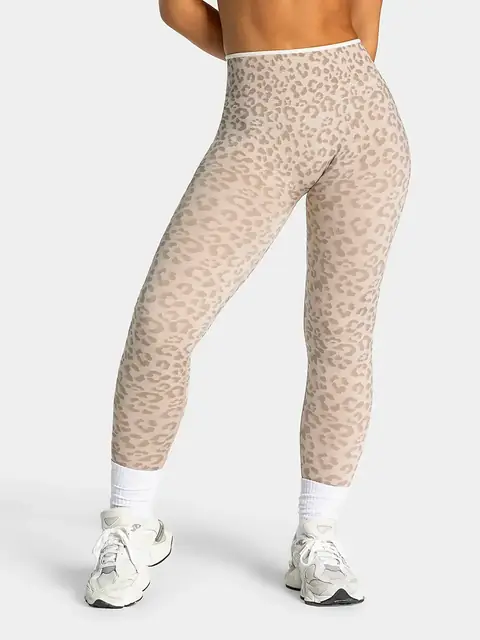 Leopard seamless High-Waist yoga leggings in rose pink front view