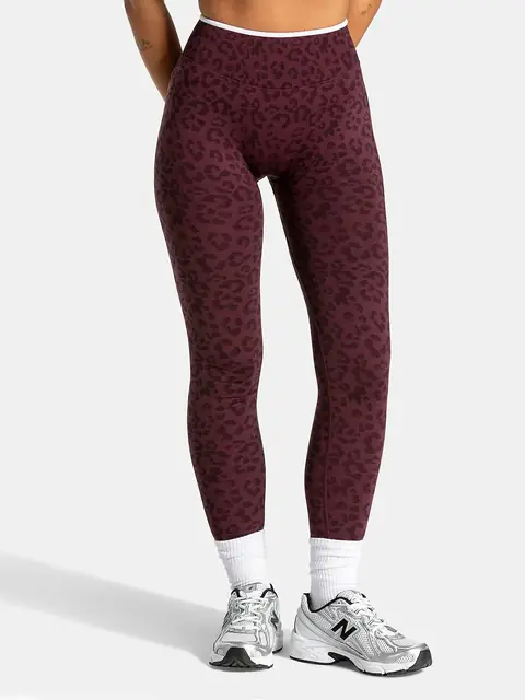 Leopard seamless High-Waist yoga leggings in wine red front view