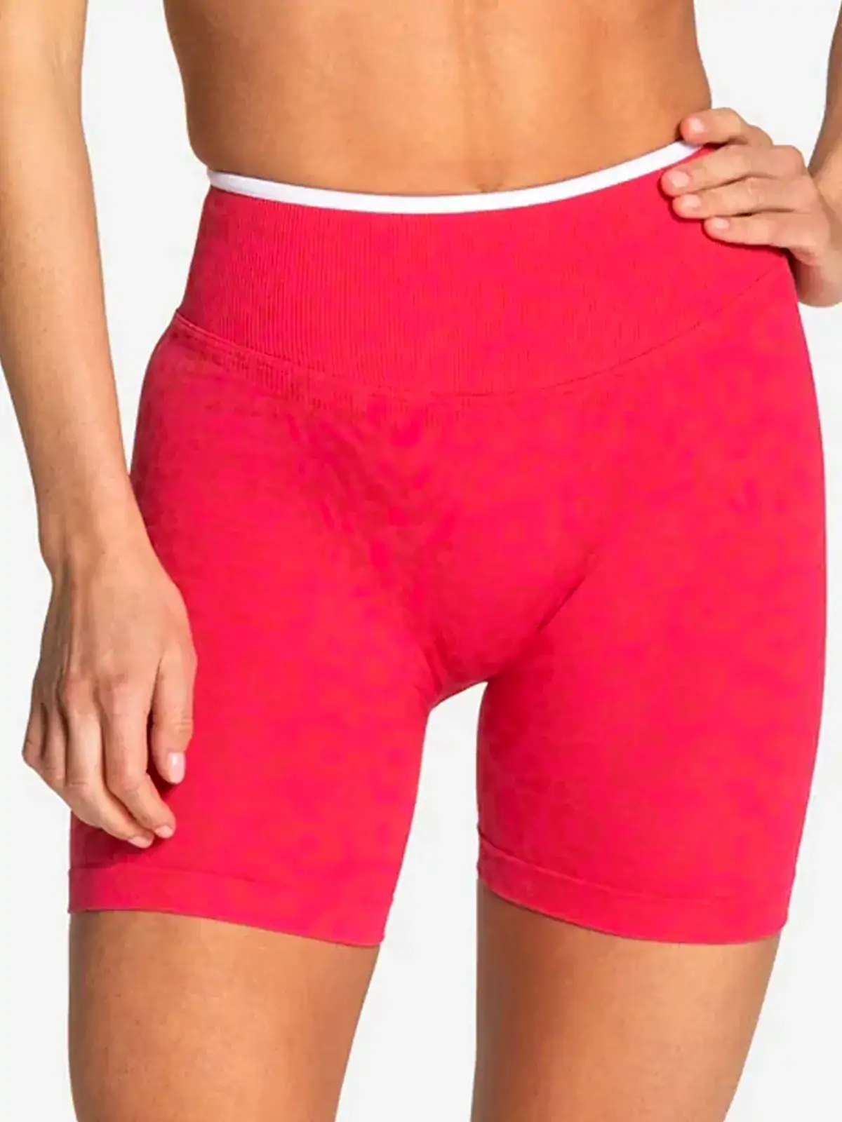 Leopard seamless High-Waist yoga shorts in hot pink front view — detail view 7