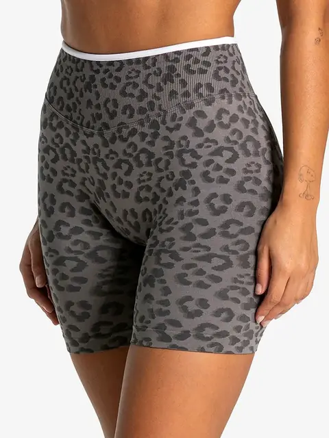 Leopard seamless High-Waist yoga shorts in rhino grey front view