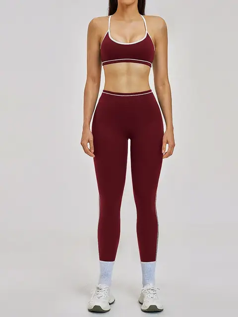 Second-skin Colour-Block Open-Back yoga set in retro red front view
