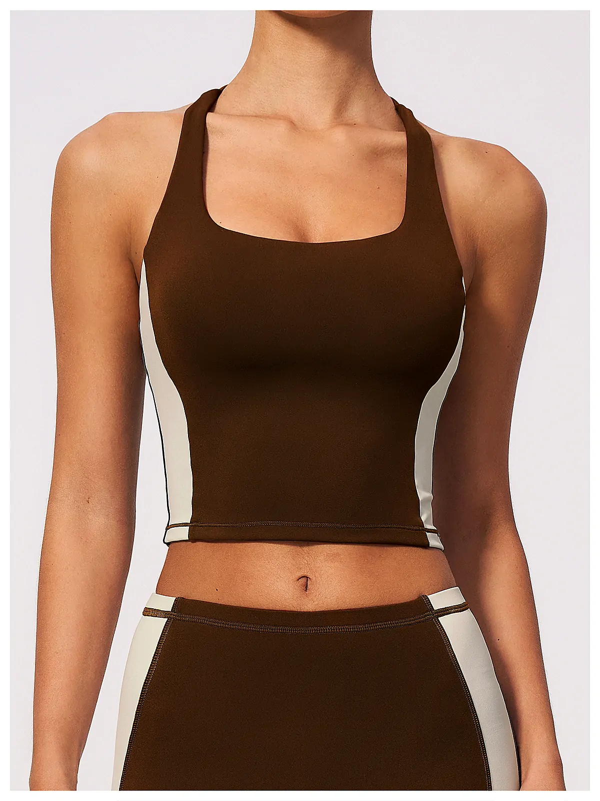 colour-block sports bra side panel detail