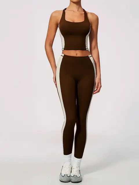 Second-skin panel run yoga set in mocha front view
