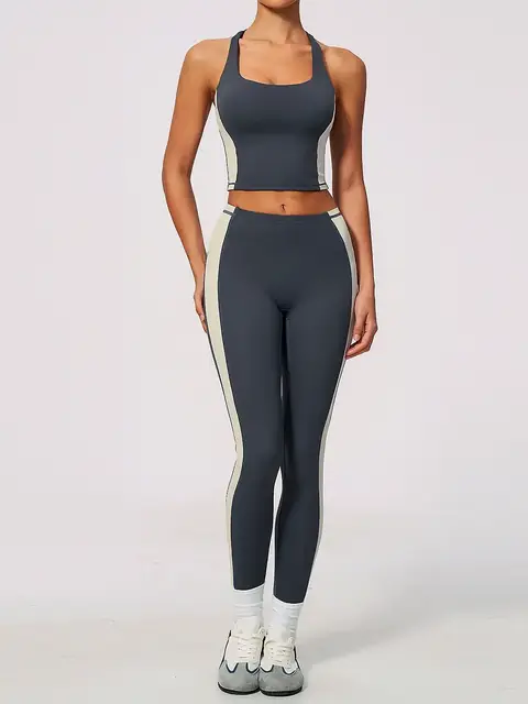 Second-skin panel run yoga set in tea brown front view
