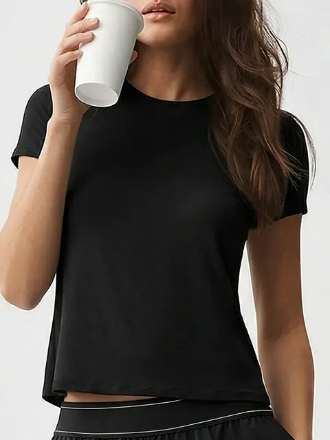 Second-skin Straight-Leg yoga set in premium black front view