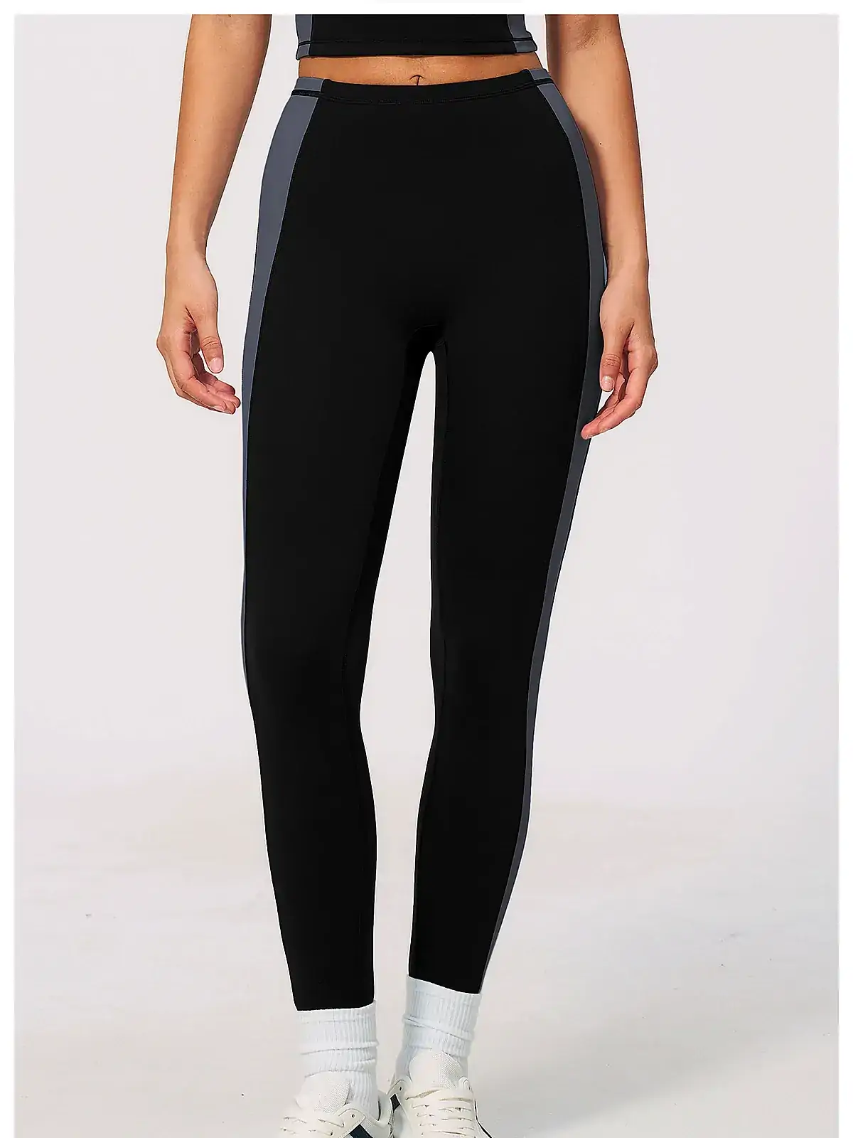 High-waist leggings waistband detail