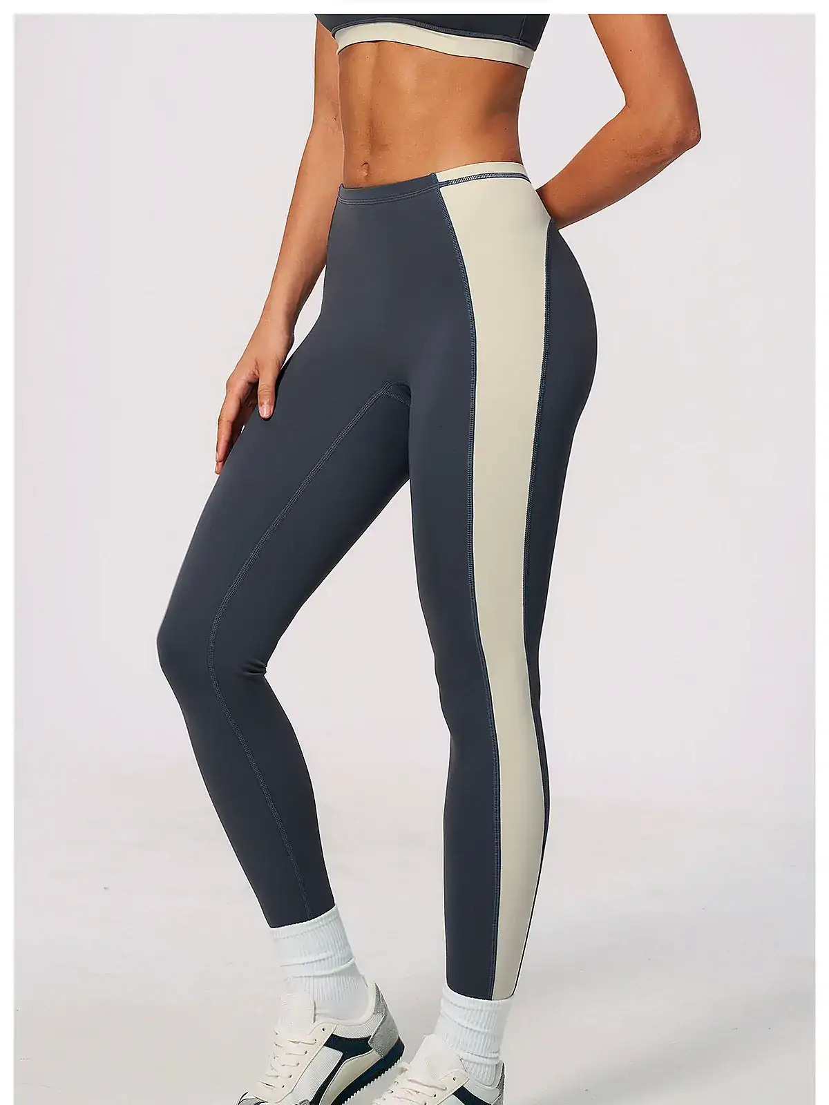 High-waist colour-block leggings back seam construction