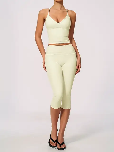 Peach-Lift Colour-Block sports yoga set in cream apricot front view