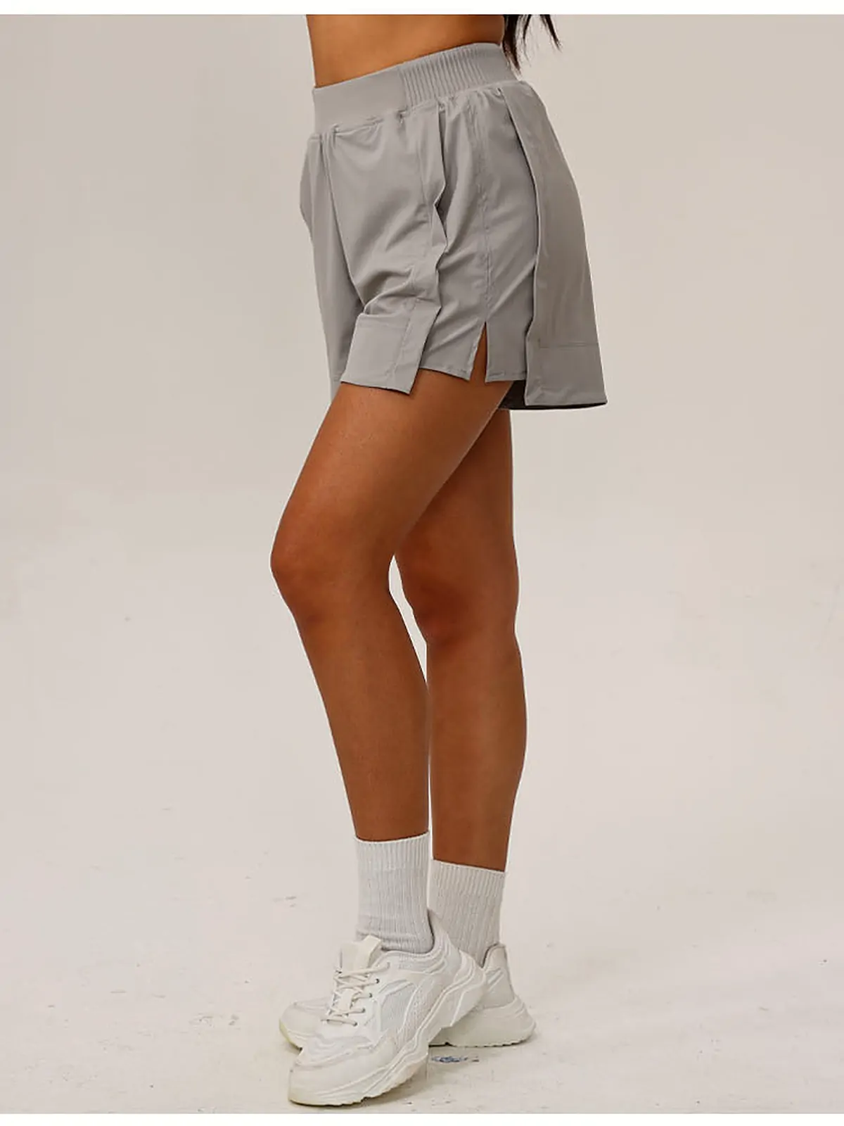 High-waist shorts back seam construction