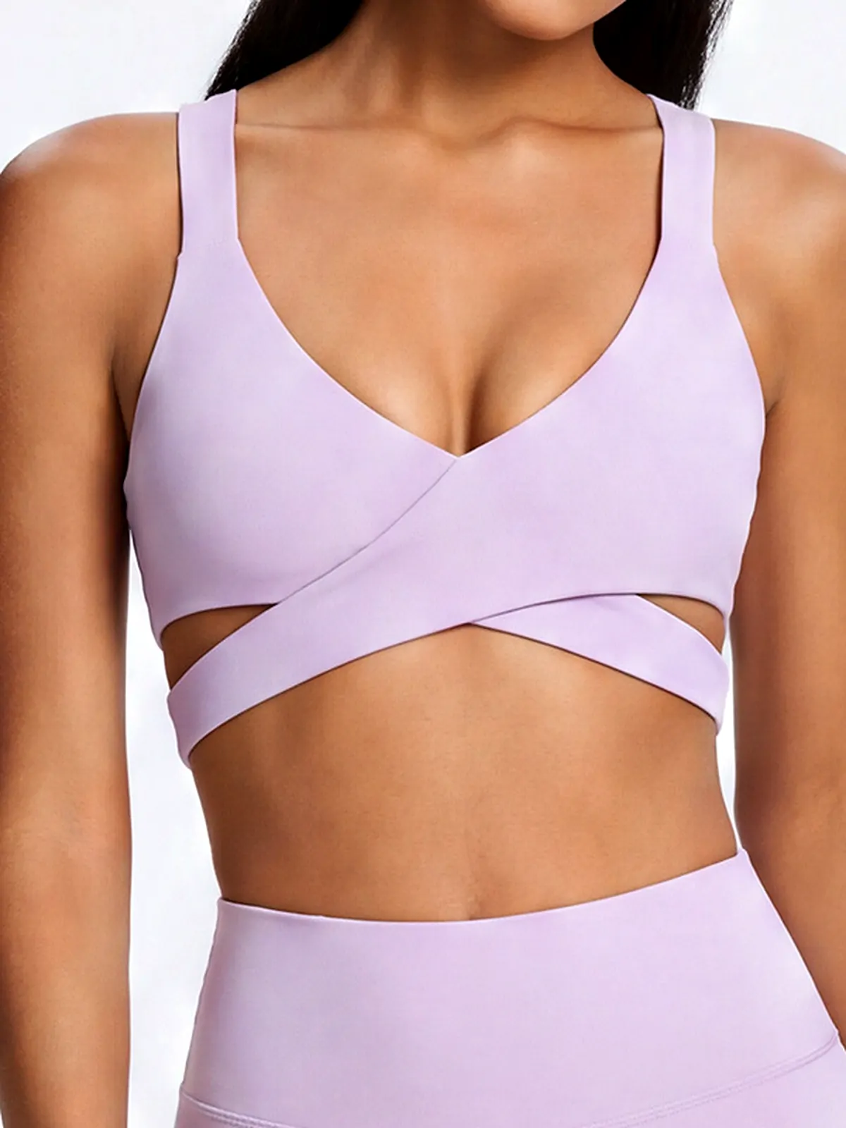 High-waist sports bra back seam construction