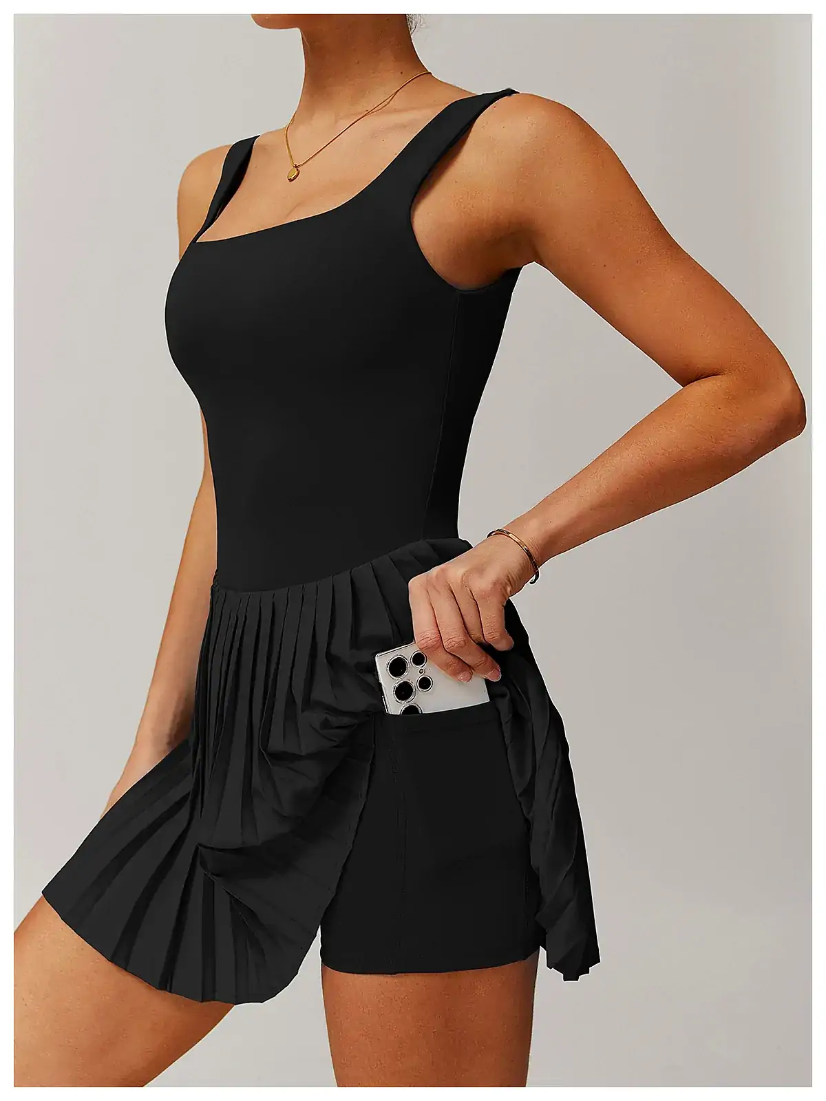 Pocket pleated sports dress back seam construction