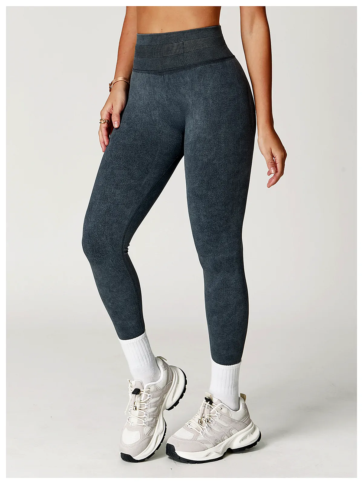 Sandwash Seamless High-Waist Yoga Leggings — side panel detail