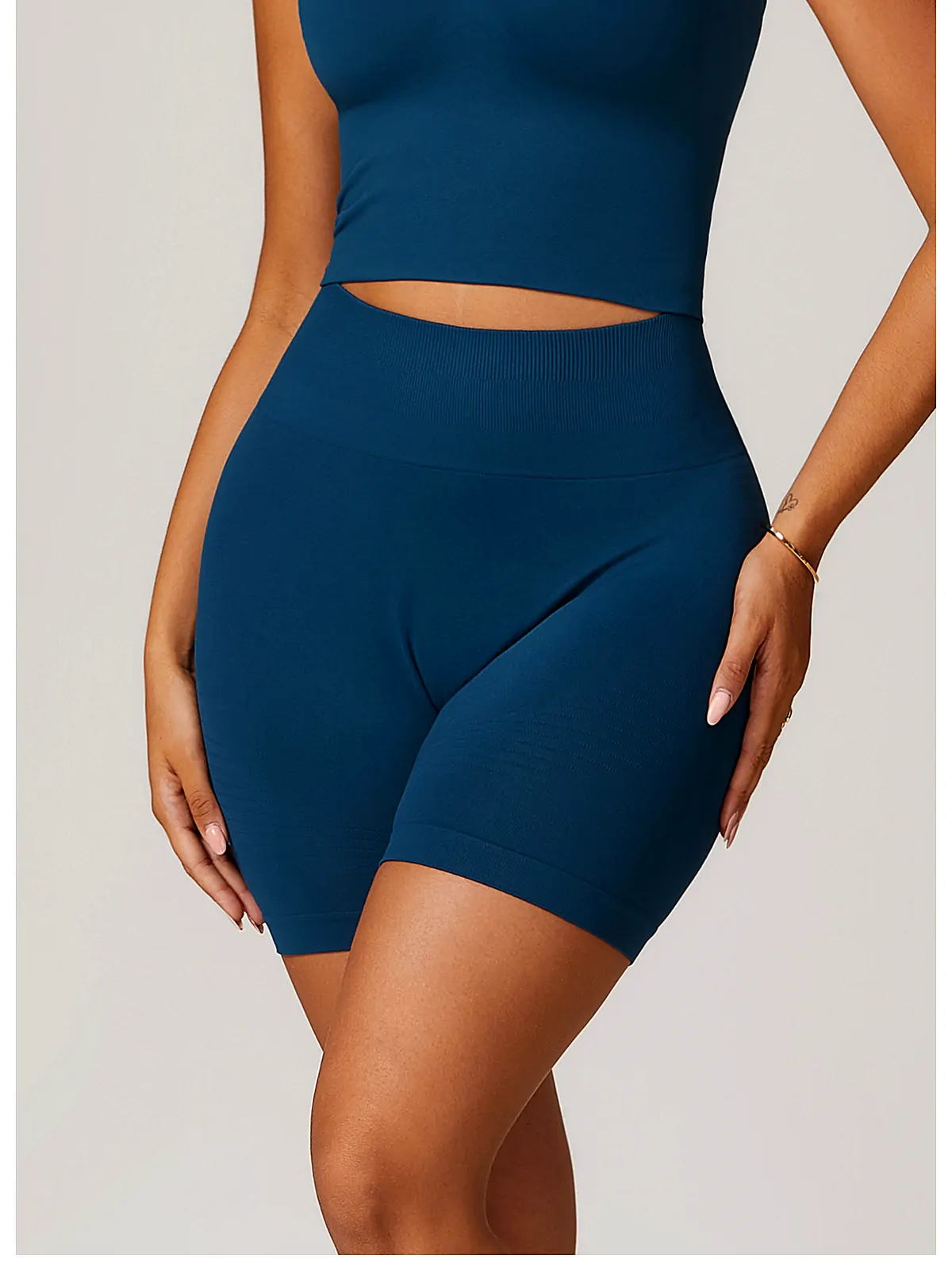 Seamless High-Waist Peach Yoga Shorts — side panel detail