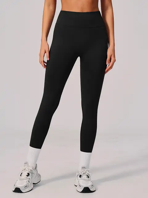 Seamless Peach-Lift Yoga Leggings front view in dark chocolate