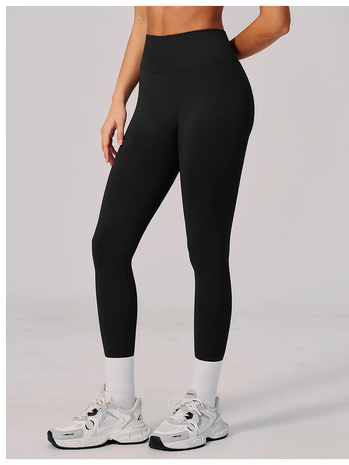 Seamless Peach-Lift Yoga Leggings — flatlock seam detail