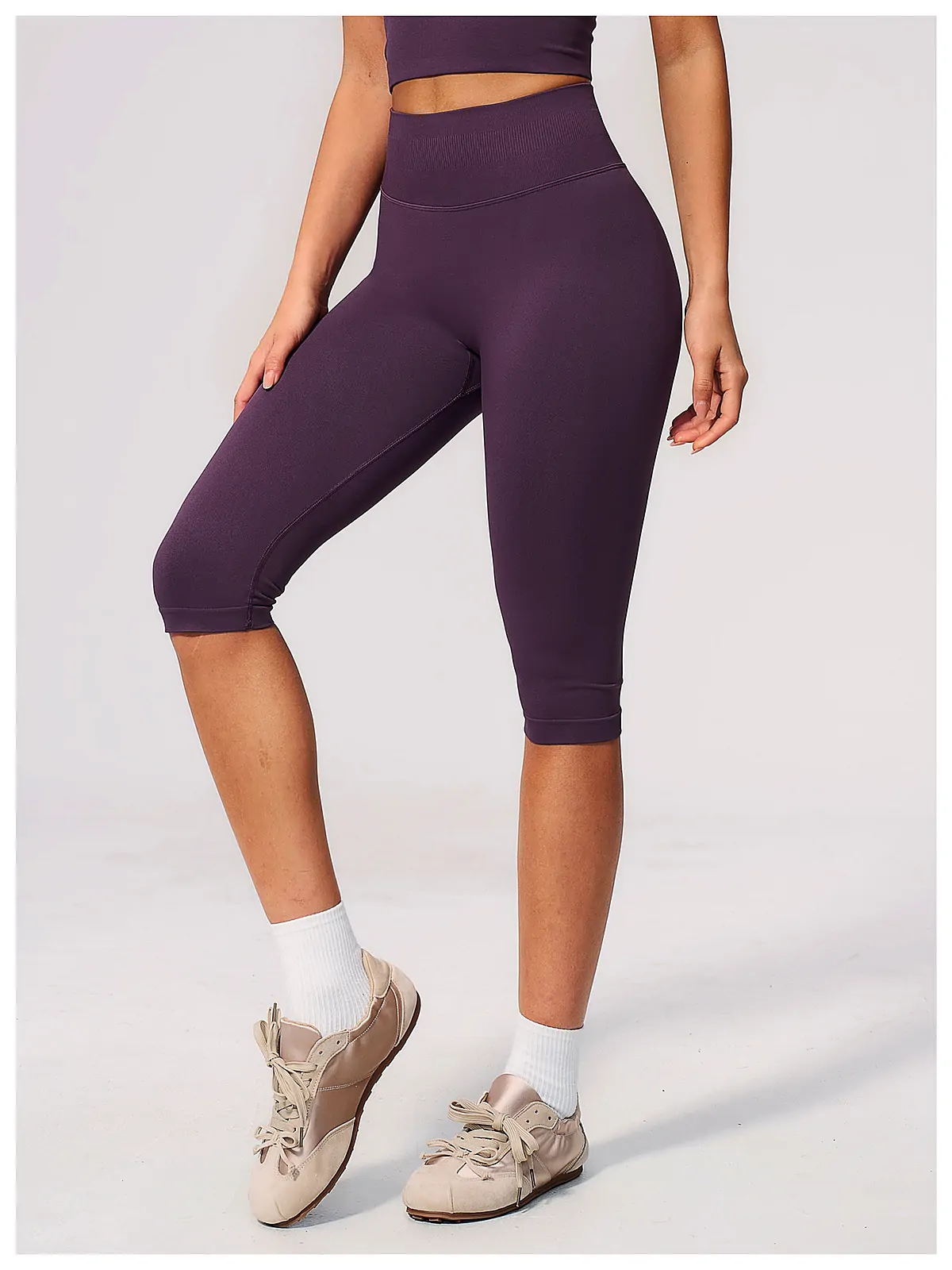 Seamless Rib High-Waist Yoga Capris — back seam construction