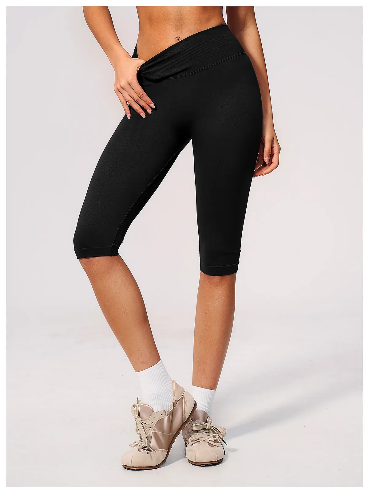 Seamless Rib High-Waist Yoga Capris — flatlock seam detail