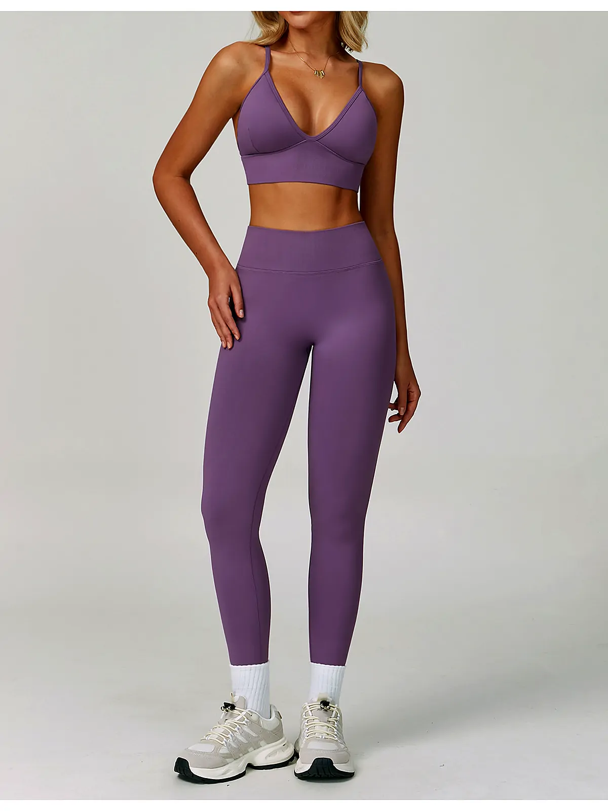 Seamless V-Waist Peach-Lift Leggings — fabric close-up