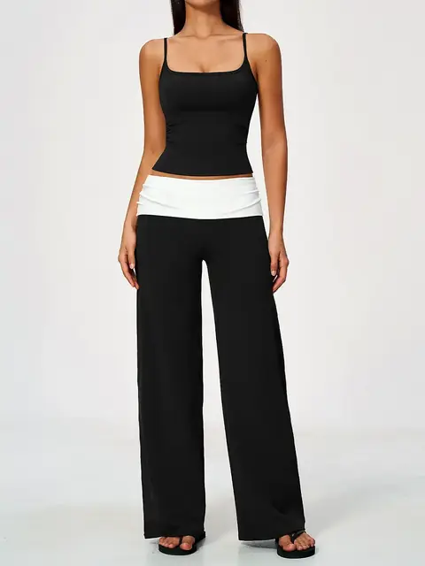 Skinny-Strap Colour-Block yoga set in dark chocolate front view