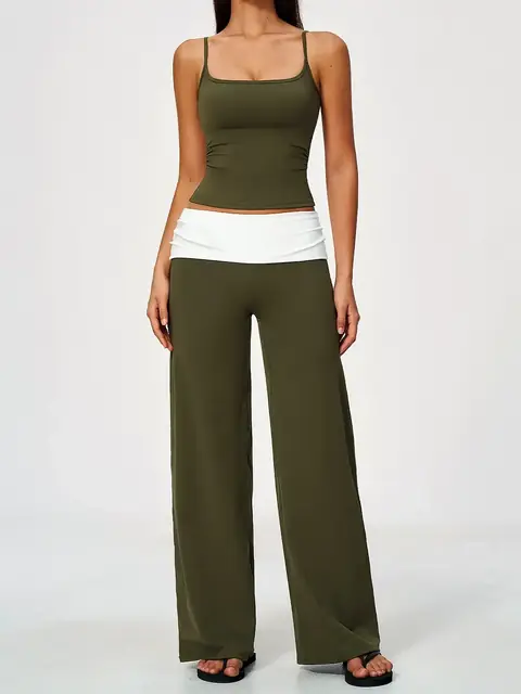 Skinny-Strap Colour-Block yoga set in mocha front view