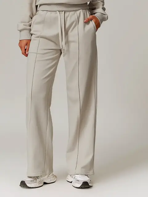 High-Waist straight jogger in light khaki front view