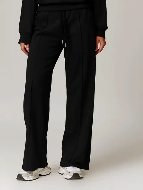 High-Waist straight jogger in premium black front view
