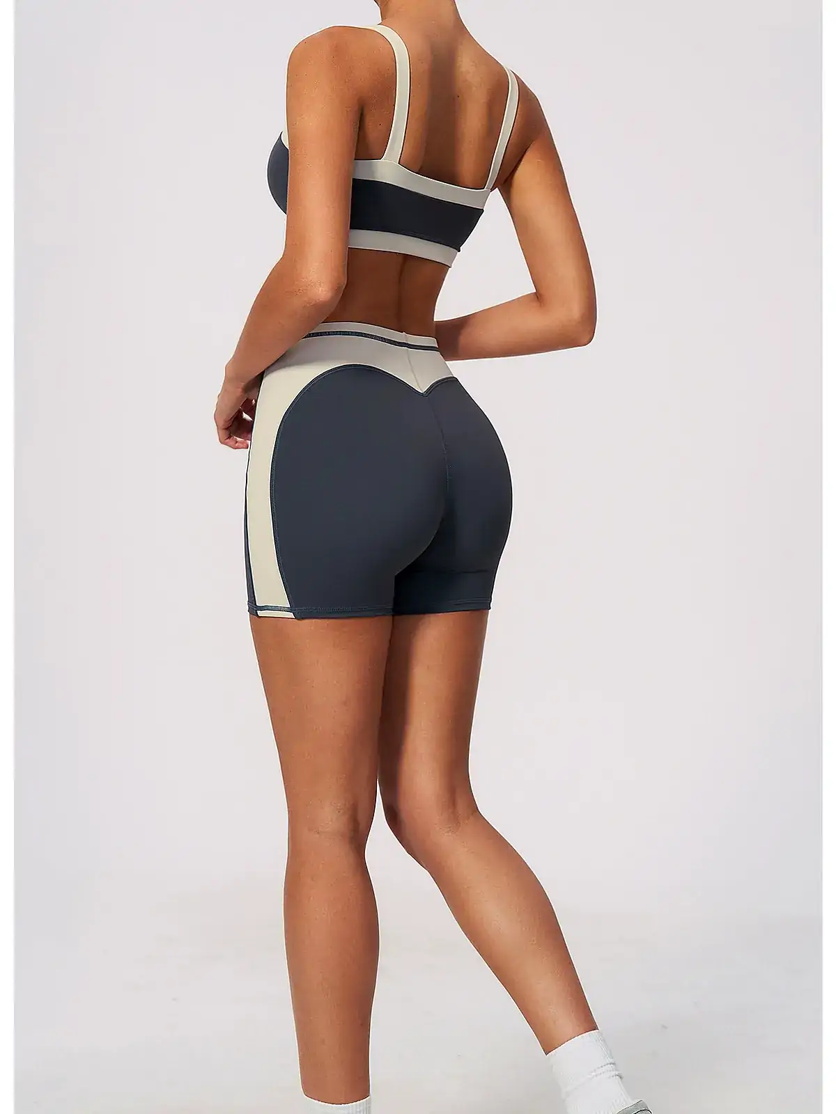 Waistband detail on Summer Colour-Block slim yoga set