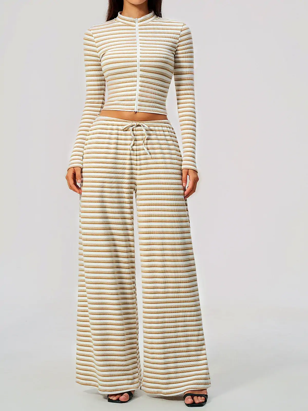 Waistband detail on Zip-Collar Wide-Leg yoga set